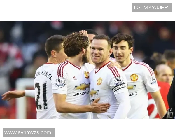 利物浦与曼联再度交锋宿敌对决引发球迷热议与期待