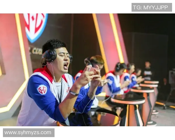 祝铭震：从青涩少年到电竞明星的成长之路与奋斗历程